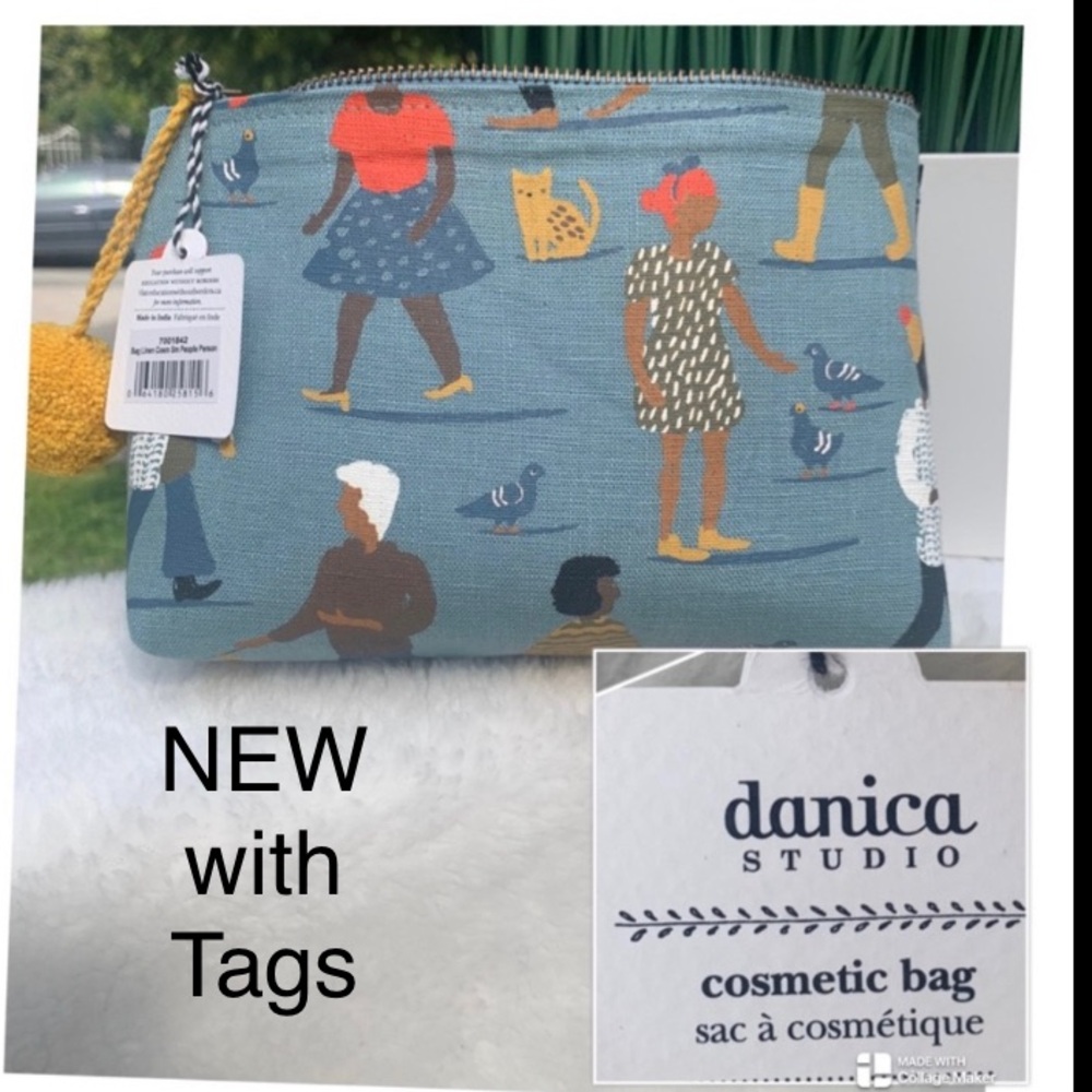 2/$19 NWT ⭐️ ‘ME & MY 🐶 🐩 🐕 Cosmetic bag, canvas w zipper